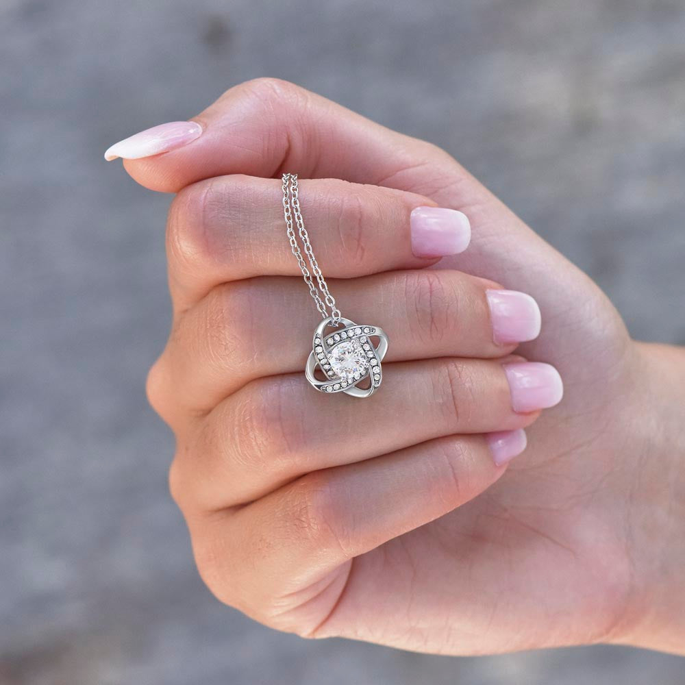 Love Knot Necklace for Mom – A Personalized Mother's Day Gift from Her Daughter